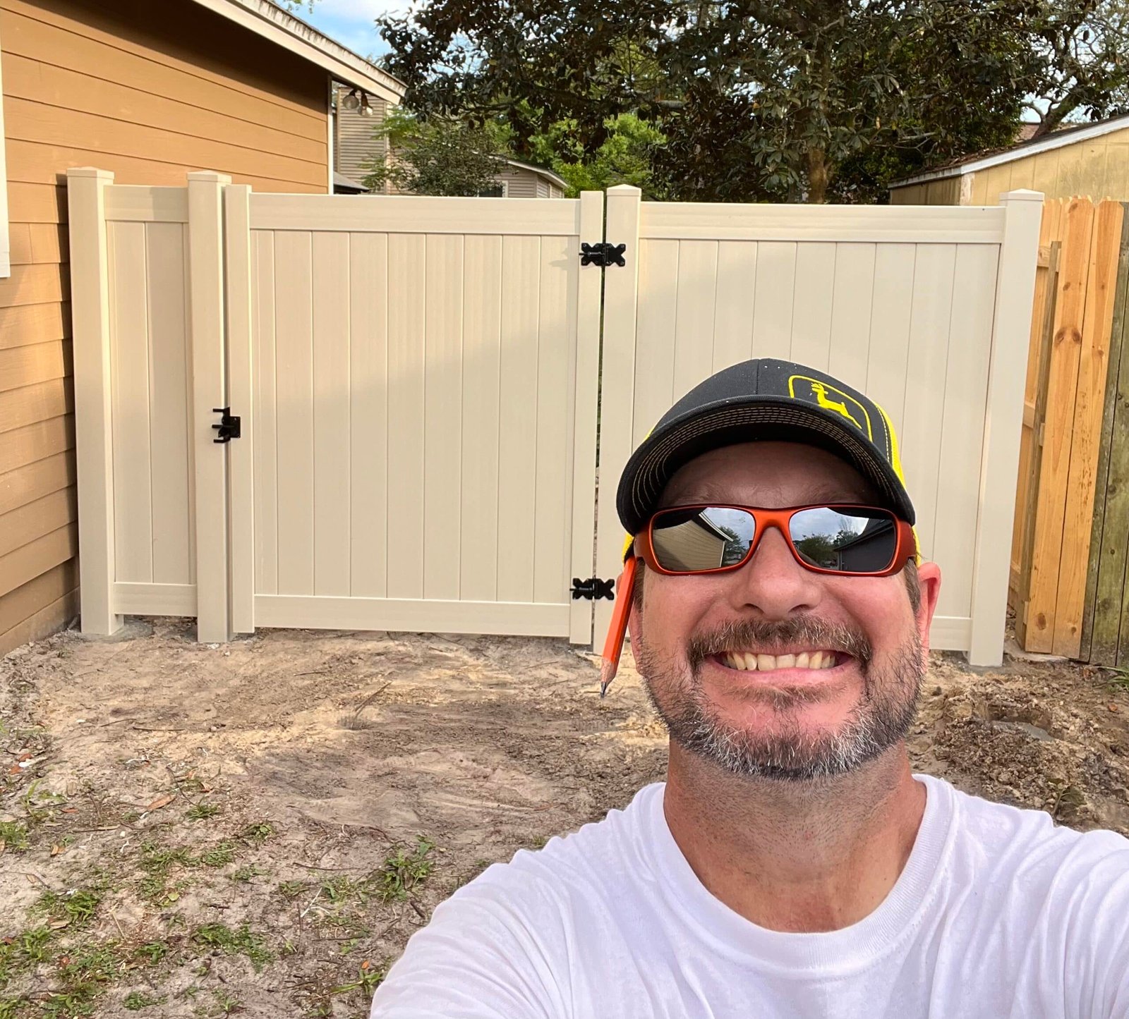 Vinyl gate installation and repair in Jacksonville Florida